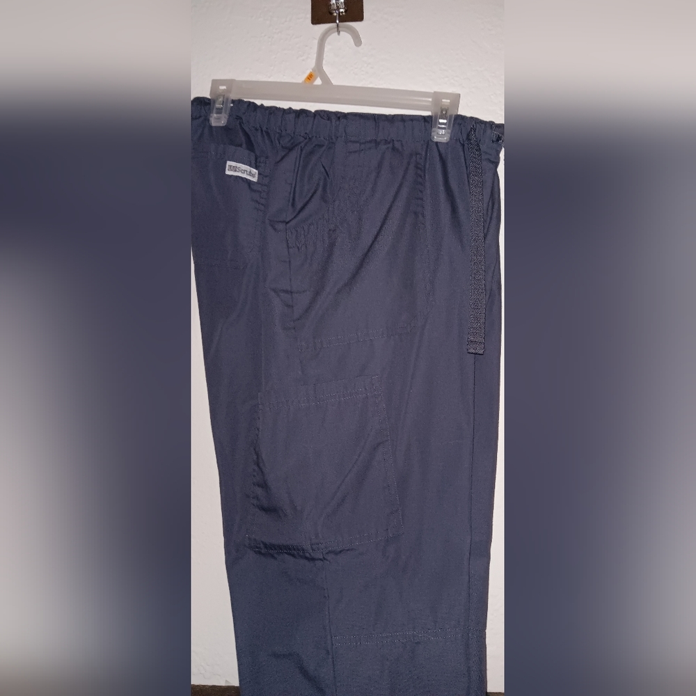 UA scrubs pants 👖, women's sz Medium/Large. 2 for $20 - Picture 6 of 8